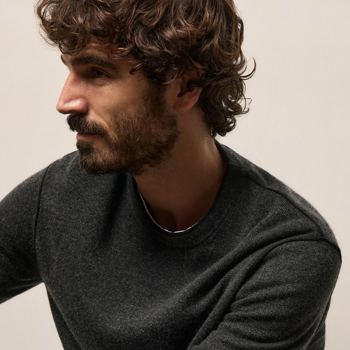 Italian Spun Cashmere Crewneck in Anthracite/Black | James Perse Los Angeles