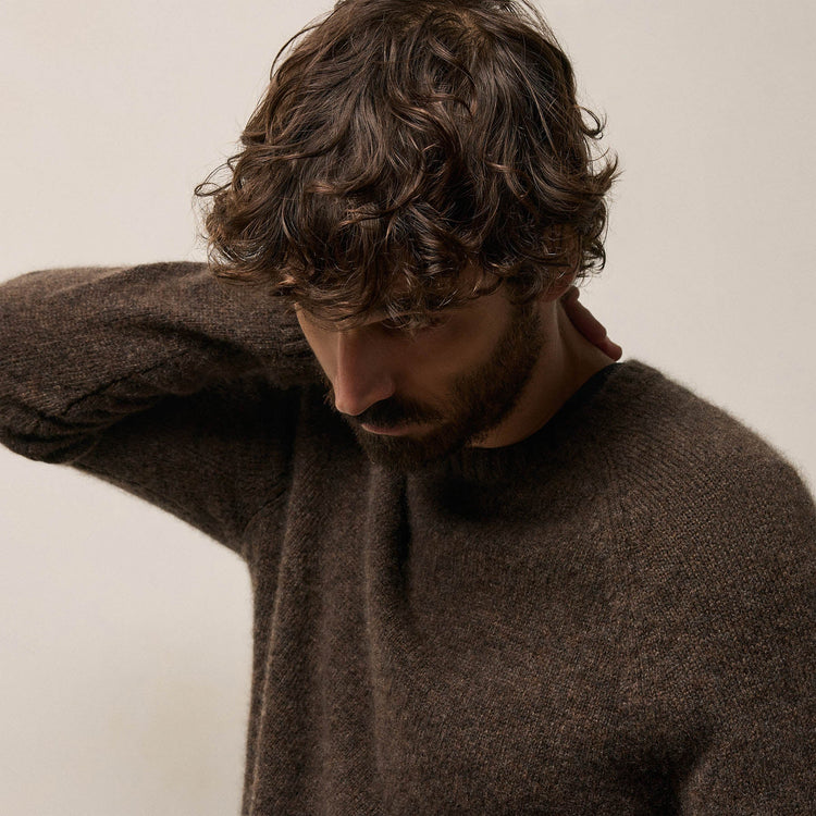 Lightweight Textured Cashmere Crew in Bark | James Perse Los Angeles