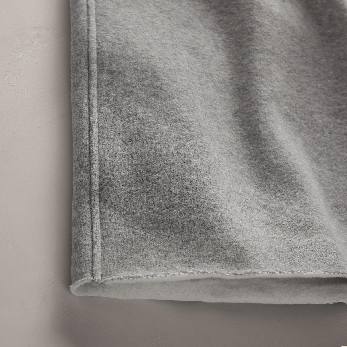 Cozy Straight Sweat Pant in Heather Grey | James Perse Los Angeles