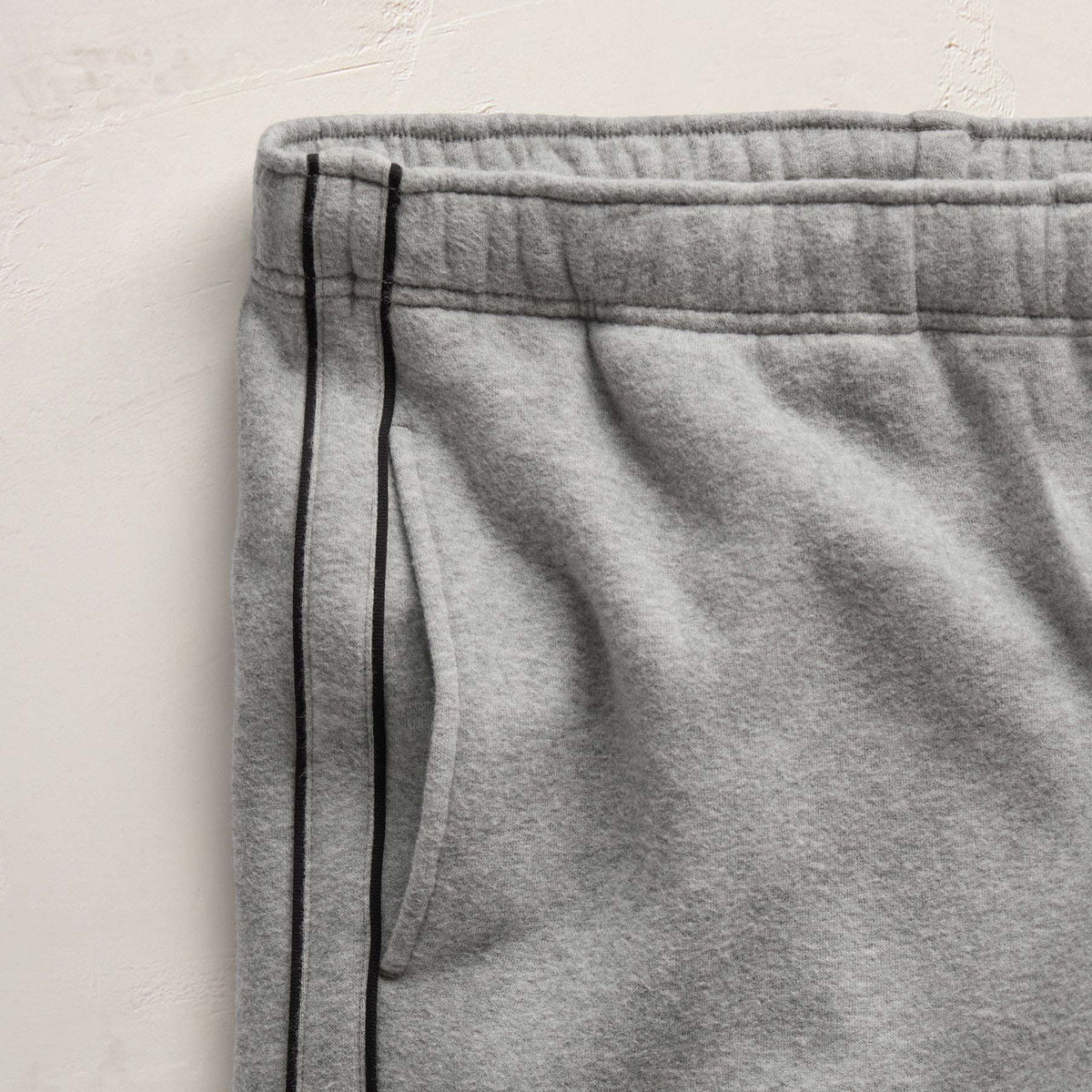 Cozy Sweat Pant With Piping in Heather Grey | James Perse Los Angeles