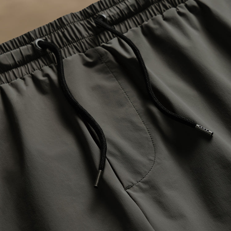 Split Hem Boardshort in Granite | James Perse Los Angeles