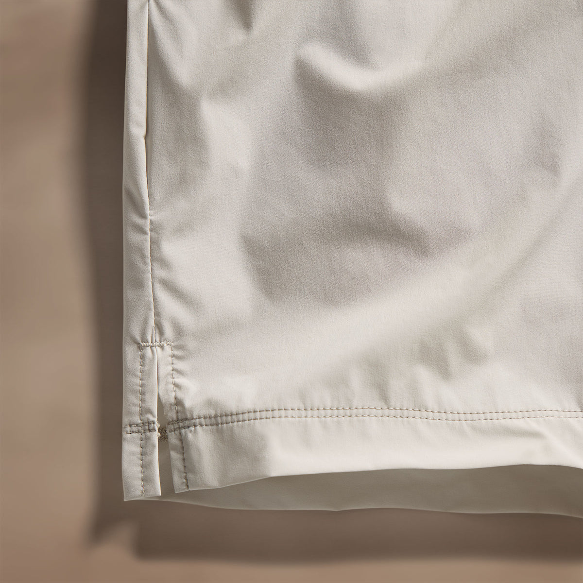 Split Hem Boardshort in Salt | James Perse Los Angeles