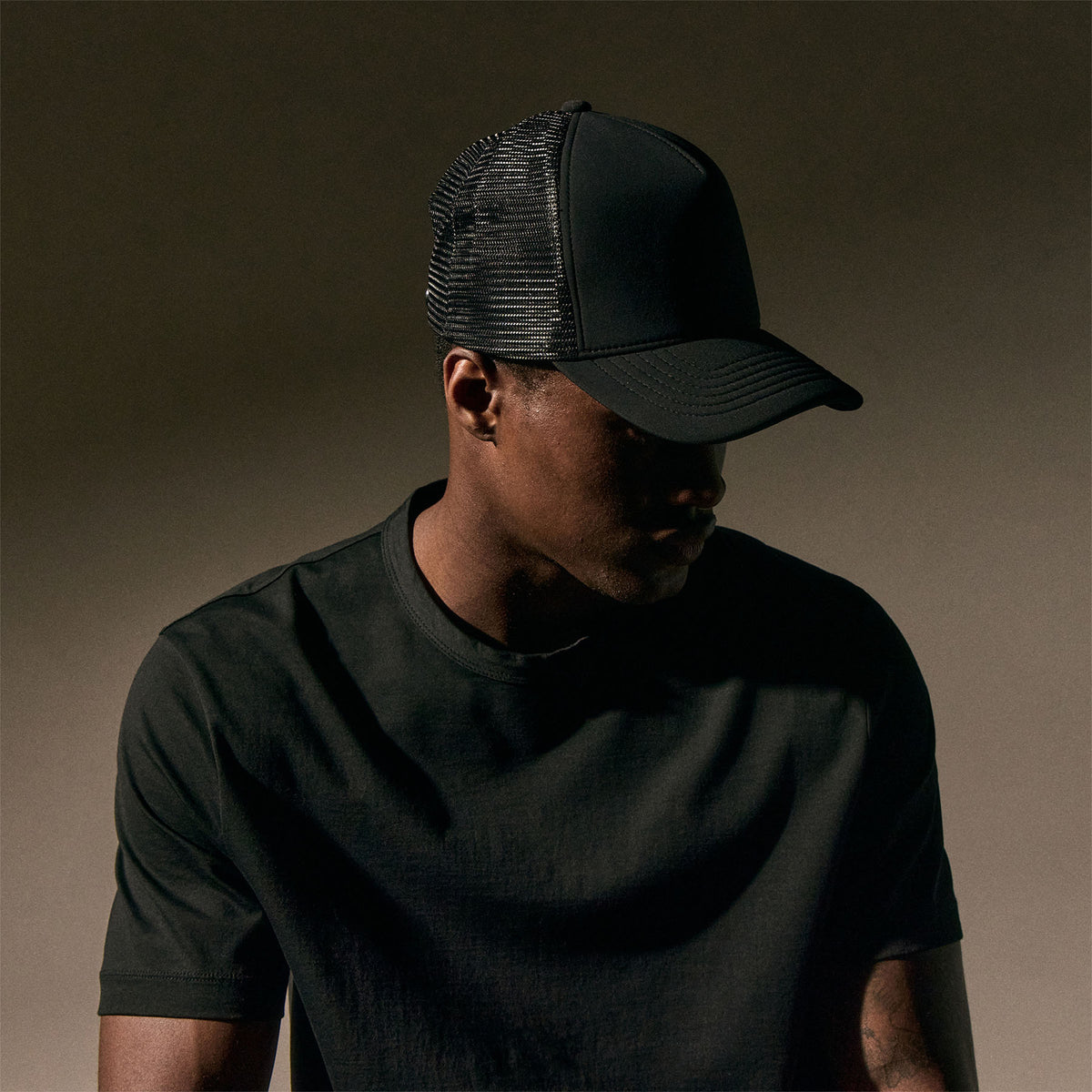 Scuba Trucker Hat in Black | James Perse Los Angeles / Mens