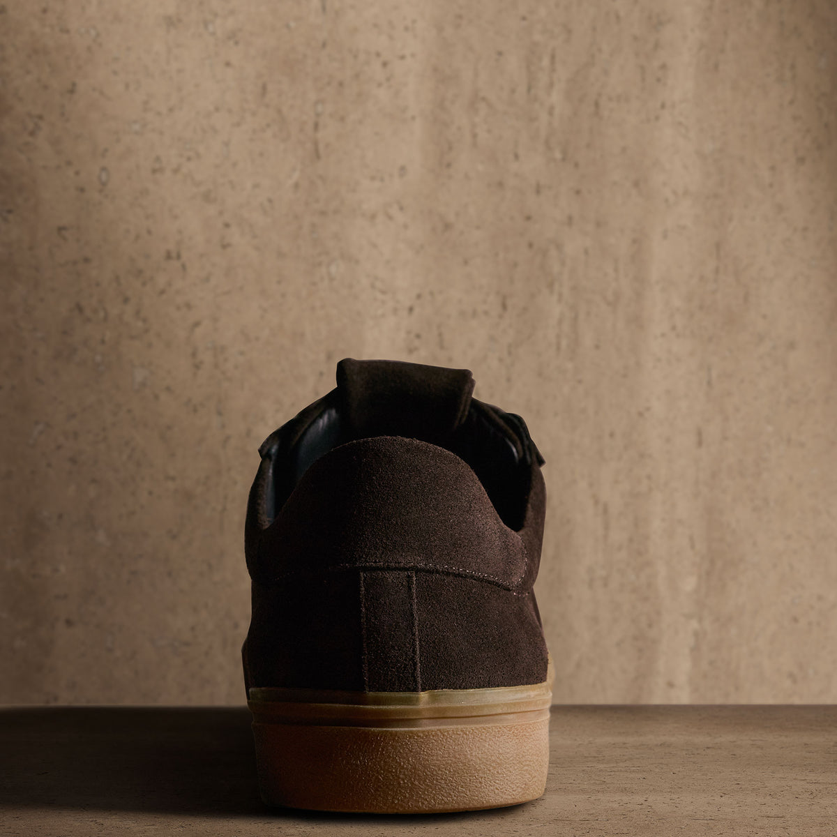 Men's Suede Retro Sneaker in Ebony | James Perse Los Angeles