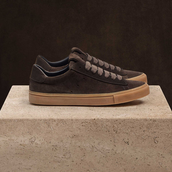 Men's Suede Retro Sneaker in Ebony | James Perse Los Angeles