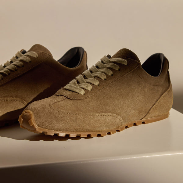 Women's Suede Low Running Sneaker in String | James Perse Los Angeles