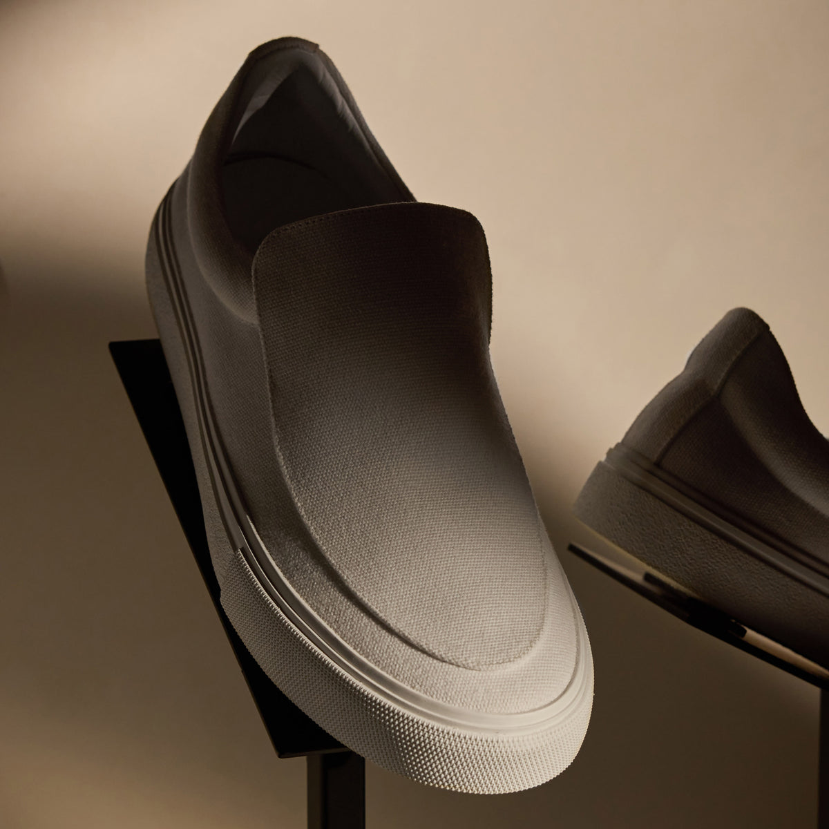 Women's Coastal Canvas Slip On in White | James Perse Los Angeles