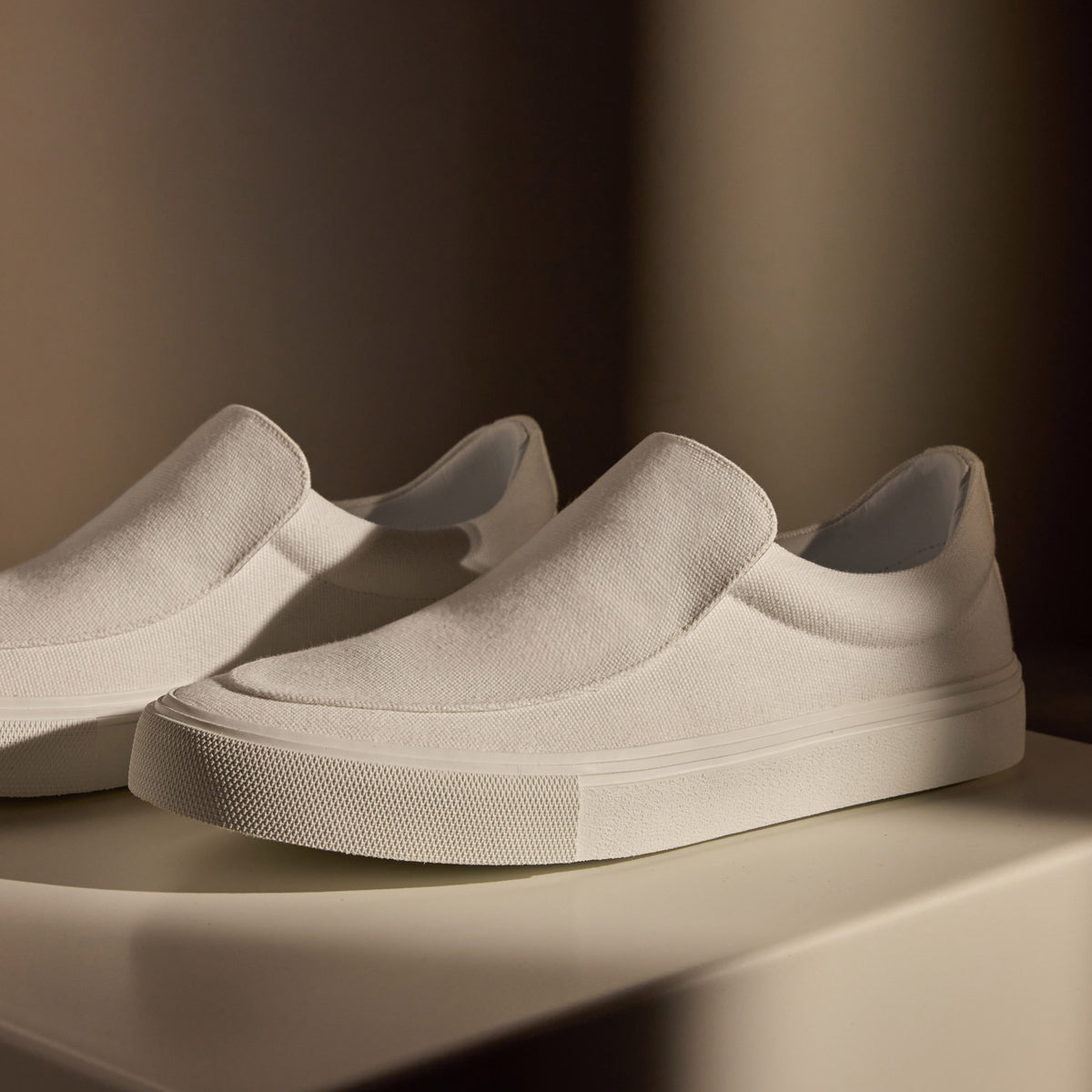 Women's Coastal Canvas Slip On in White | James Perse Los Angeles
