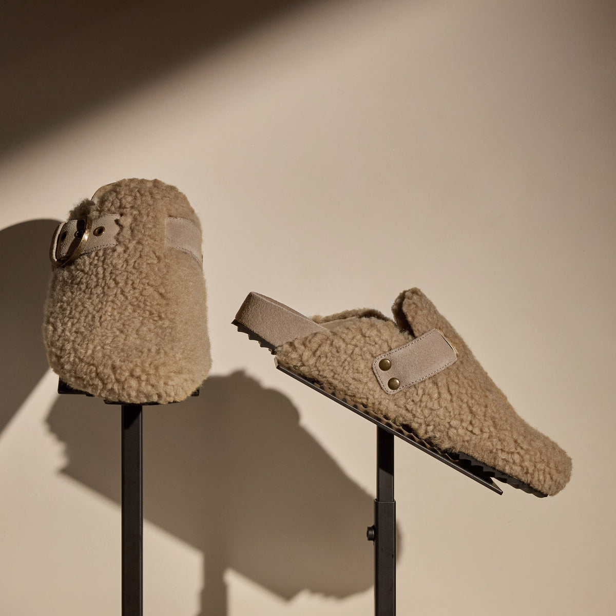 Women's Shearling Slip On Clog in Taupe | James Perse Los Angeles