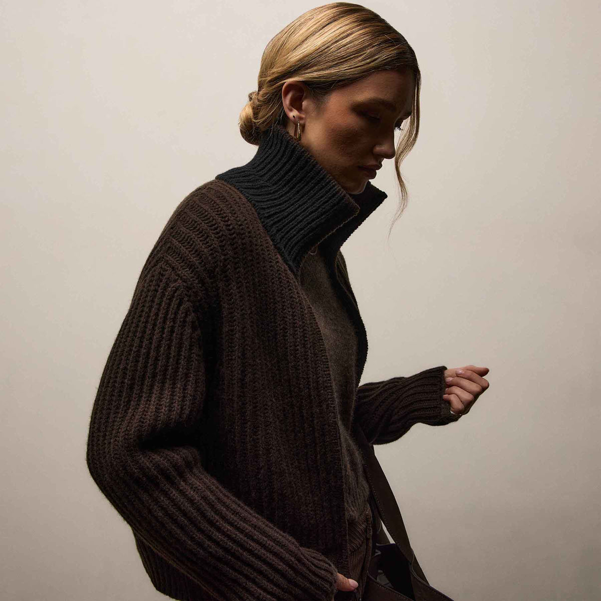 Recycled Cashmere Zip Funnel Neck In Kona/Black | James Perse Los Angeles