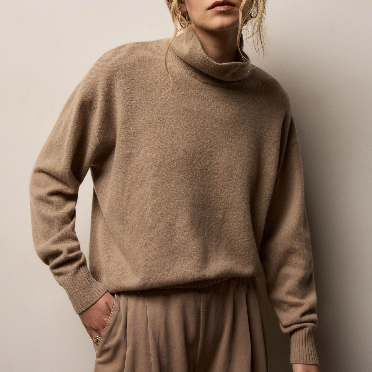 Spun Cashmere Funnel Neck in Coffee | James Perse Los Angeles