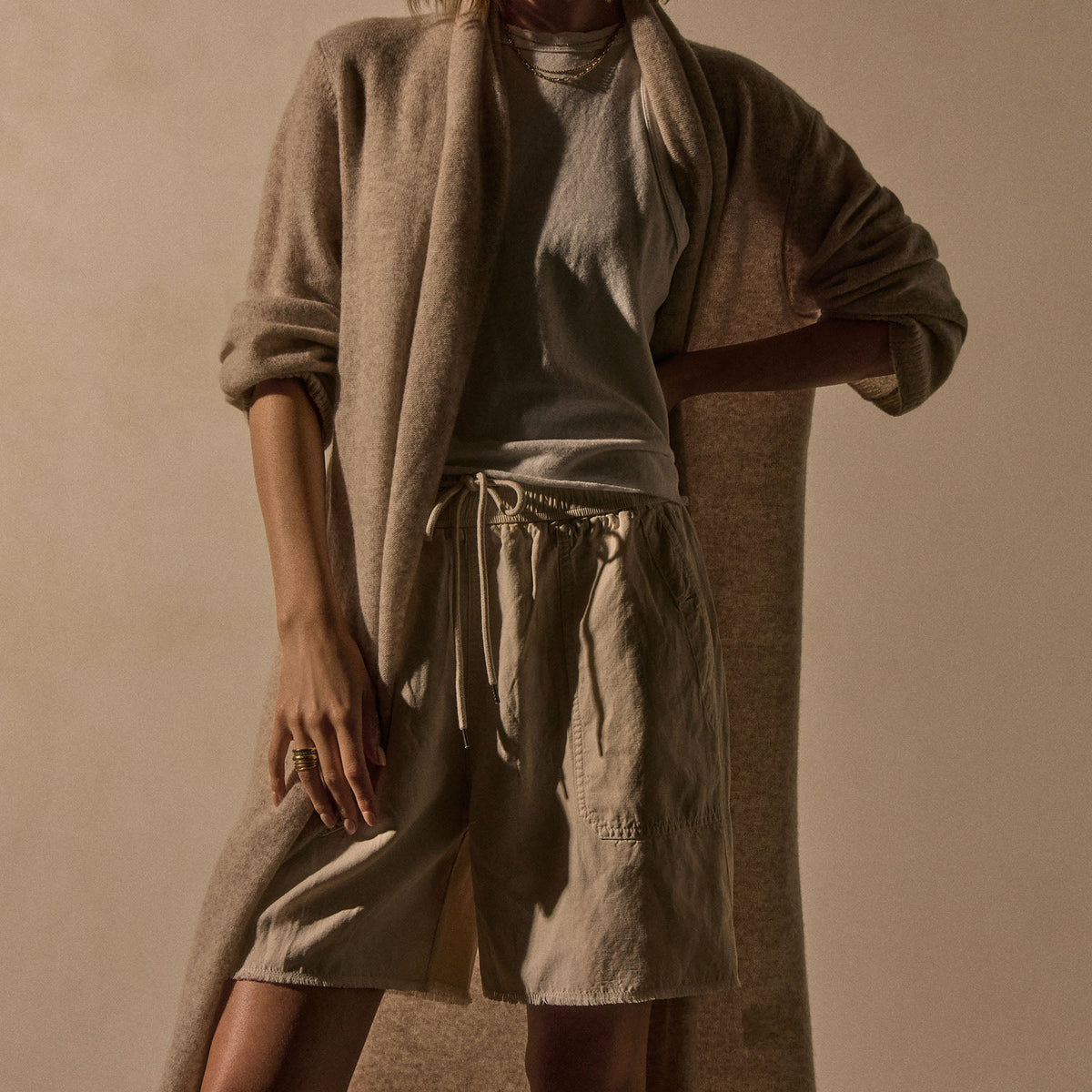 Lightweight Utility Short in Alabaster Pigment | James Perse Los Angeles