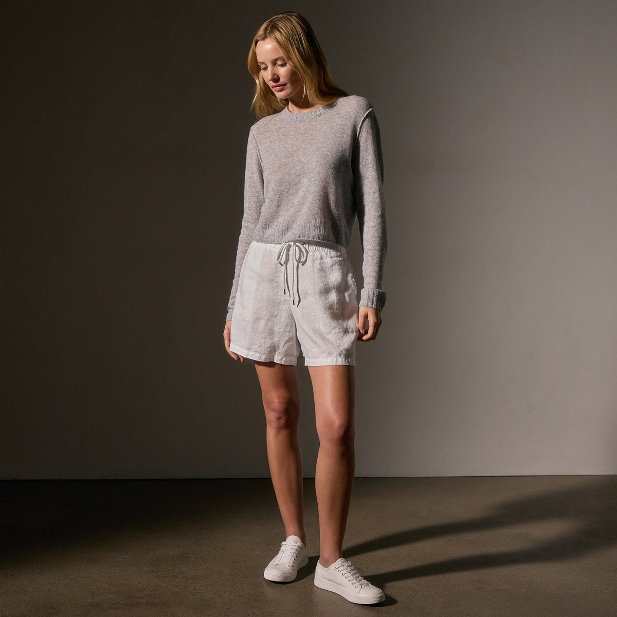 Soft Featherweight Cashmere Cropped Sweater in Light Beige in Light Heather Grey | James Perse Los Angeles