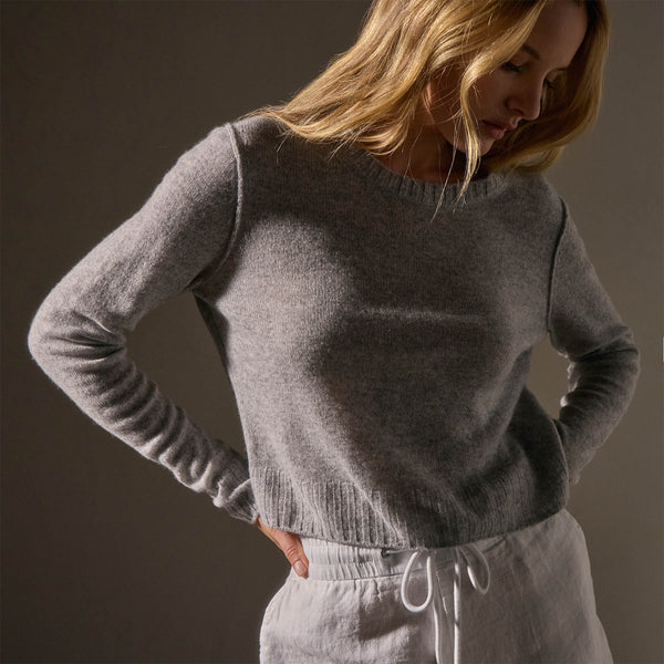 Soft Featherweight Cashmere Cropped Sweater in Light Beige in Light Heather Grey | James Perse Los Angeles