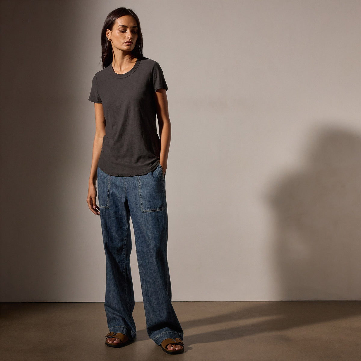 Sheer Slub Crew Neck Tee in Carbon | James Perse Los Angeles