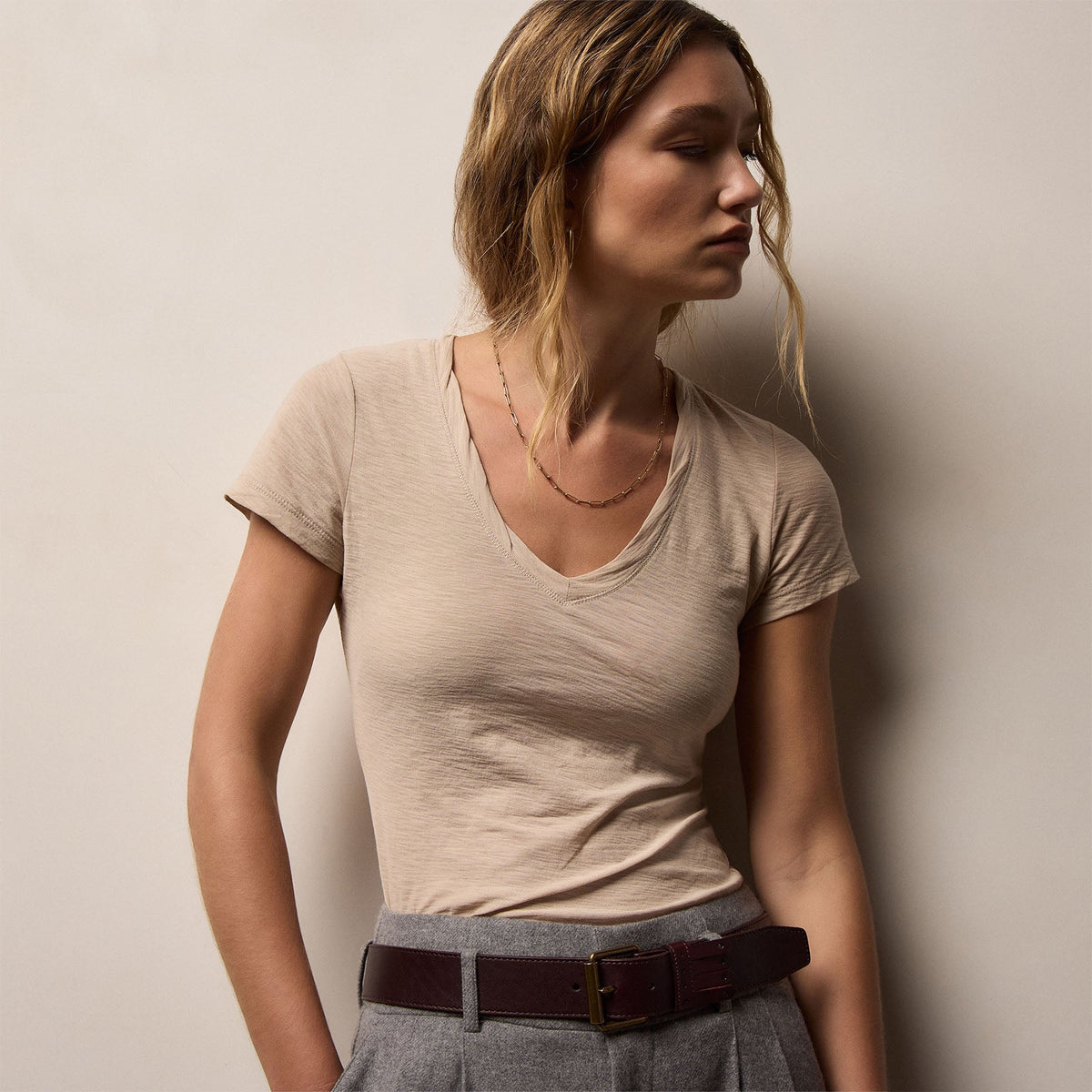 Sheer Slub Casual V Neck in Stone | James Perse Los Angeles
